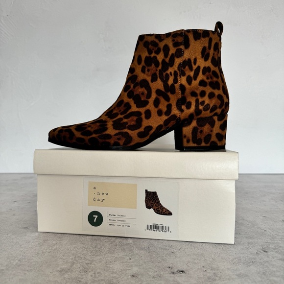A NEW DAY Valerie Bootie 7 Leopard Microsuede Ankle Side Zip Block Heel Casual - Picture 3 of 13